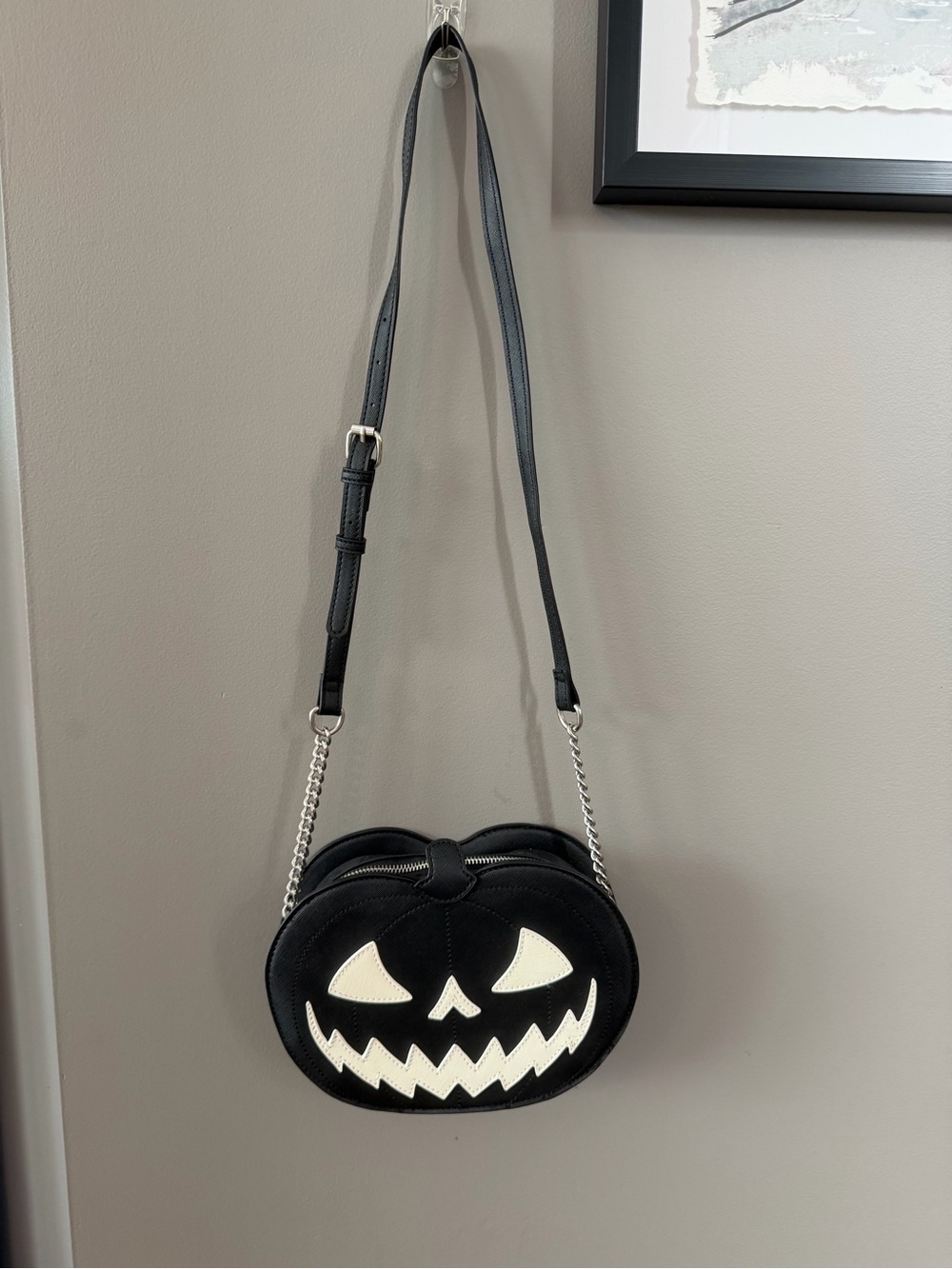 NEW Black Pumpkin Face Crossbody Purse with Chain Strap